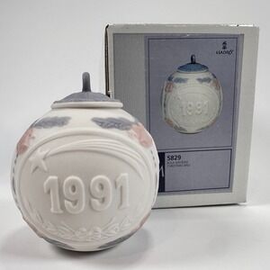 VTG Lladro 1991 Christmas Ornament 5829 Bola Navidad Mate Porcelain Nativity Box